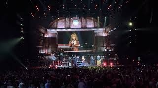 Reba Tour  Is There Life Out There at Madison Square Garden [upl. by Jsandye]