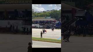 Vergonzosos motopiruetas en desfile militar del Dia de Independiencia de Venezuela [upl. by Akinad]