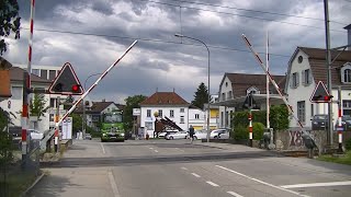 Spoorwegovergang Köniz CH  Railroad crossing  Bahnübergang [upl. by Ludvig]