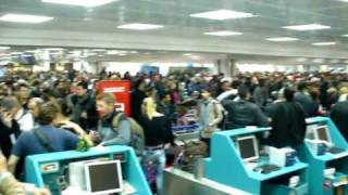 Tunis Airport 16012011ازدحام كبير في مطار تونس صبيحة السبت [upl. by Anahoj950]