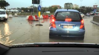 Alluvione a Rimini del 24 06 2013 disastro acqua allagamenti e fogne [upl. by Bricker348]