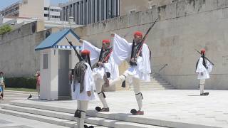 Смена караула в Афинах  Changing of the guard in Athens [upl. by Annasus]