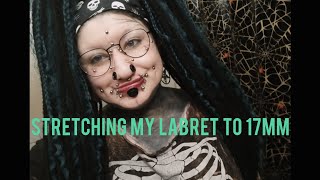 Stretching my labret to 17mm [upl. by Inod]