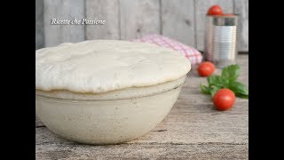 Impasto per pizza a lenta lievitazione con 1 g di lievito di birra  Ricette che Passione [upl. by Arlana864]