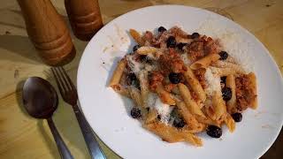 Penne rigate con salsiccia piccante e olive nere arreganateda MicheleExpert [upl. by Esened]