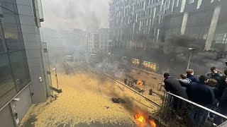 Des agriculteurs manifestent à Bruxelles [upl. by Rabbaj]