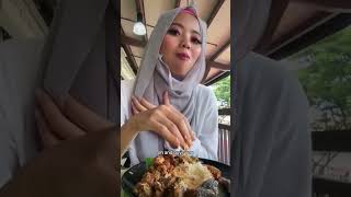 Explore Geyland Serai Food Centre with asingaporeanabroad shorts singapore halal [upl. by Meggy851]