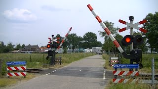 Spoorwegovergang Roermond  Dutch railroad crossing [upl. by Bergess521]