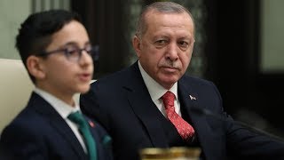 Cumhurbaşkanı Erdoğanın koltuğuna küçük Ozan oturdu [upl. by Nnylsia340]