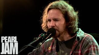 quotSocietyquot Live  Eddie Vedder ft Liam Finn  Water on the Road [upl. by Kawai741]