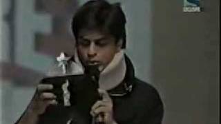 Filmfare Awards 200102 SRK Presents Critics Best Actress [upl. by Granger]