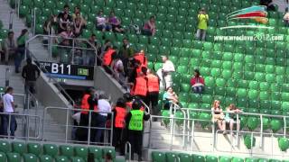 Stadion Wrocław Kibice wbiegają na murawę [upl. by Acsisnarf992]