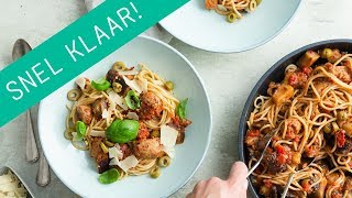 Recept spaghetti met simpele tomatensaus en worst  Wat Eten We Vandaag [upl. by Ahsiad]