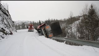 LKW stürzt 60 Meter tief Fahrer überlebt [upl. by Aim]