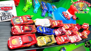 95 RAYO MCQUEEN CARRERAS DIECAST CAMPEONATO CARS Aventuras en el camino [upl. by Yerag]