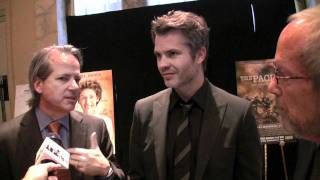 Graham Yost Timothy Olyphant amp Elmore Leonard of Justified at 2011 Peabody Awards [upl. by Amada672]