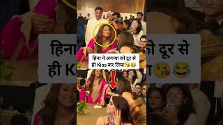 Hina Khan kiss Ananya Pandey at award show [upl. by Veta488]