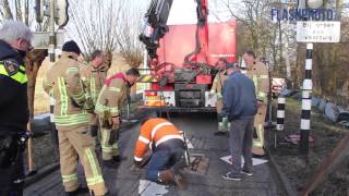 Auto knalt op poller  Holyweg Vlaardingen [upl. by Ylil]