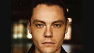 Tiziano Ferro  A Mi Edad [upl. by Kristoforo2]