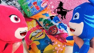 Arriva la Befana 🧦 Apriamo le Calze dei Pj Masks Super Pigiamini e dei Minions insieme a loro [upl. by Nnaed]