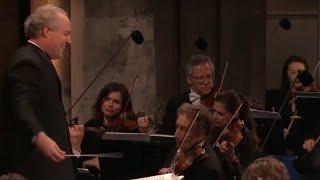 Schostakowitsch Waltz Nr 2  Open Air Munich 2017  Conductor Manfred Honeck [upl. by Enyrb87]