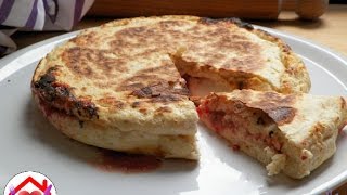 Focaccia in padella con pomodoro e mozzarella [upl. by Akerdnahs392]