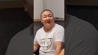 你这扯不扯呢，你就怕我耳边告诉我就完了呗！发啥信息！这也太尴尬了。 于家村长 于家村長 搞笑 搞笑视频 搞笑段子 [upl. by Aronle]