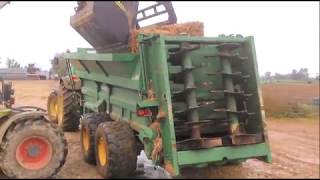 Bunning manure spreaders are great for Straw bedding [upl. by Spiers]