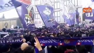 Funerale Astori cori sciarpe e bandiere accompagnano luscita del feretro [upl. by Elboa936]