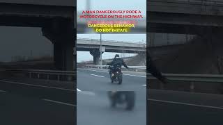 IN BEIJING A MAN DANGEROUSLY RODE A MOTORCYCLE ON THE HIGHWAY DANGEROUS BEHAVIOR DO NOT IMITATE [upl. by Scales]