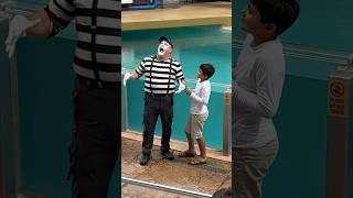 The sneaky one 😂😆 Tom mime Seaworld funny seaworldmime tomthemime [upl. by Othello]