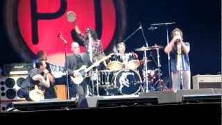 Pearl Jam  Kick Out The Jams wDave Grohl amp Alain Johannes  Werchter July 4 2010 [upl. by Cappello650]