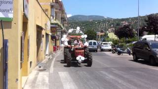 lo sposo muratore va in chiesa col trattore [upl. by Gav694]