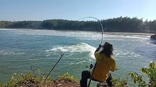 SPOT TIDAK ADA DUA NYA MEMANG REZEKI KU DI SINI  ROCK FISHING [upl. by Dhu99]