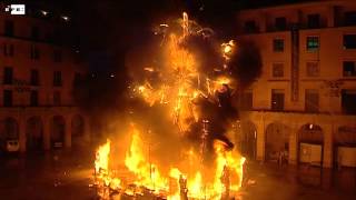 El fuego y la tradicional quotbanyáquot protagonistas de las Hogueras de Alicante [upl. by Meingolda]