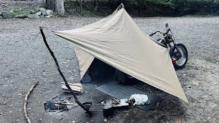 人とバイクを雨風から守る小さなテントを立てるソロキャンプUsing a bike to set up a tent can protect the bike from the rain [upl. by Harlow357]