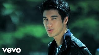 王力宏 Leehom Wang  依然愛你 [upl. by Akenal]