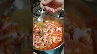 Une Délicieux Crevette🍤 au sauce 🍅 food algerianfood cooking seafood delicious recipe [upl. by Nilhtac]