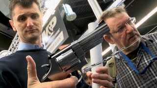 Messe für Waffen in Nürnberg  Faszination für klassische Gewehre ungebrochen [upl. by Herbert639]