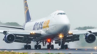 VERY HARD BOEING 747 LANDING on a wet runway [upl. by Huxley]