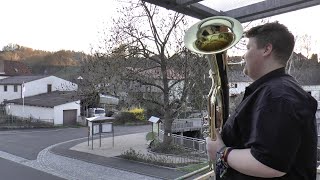 Gegen Angst in der CoronaKrise Blasmusik vom heimischen Balkon [upl. by Oibirot]