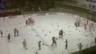 1987 World Junior Hockey Championship Canada vs Russia FIGHT [upl. by Balough]