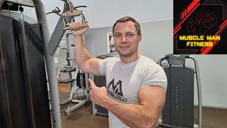 Latziehen am Kabelzug im engen Griff💪🏻Kurz und einfach erklärt Rückentraining im Gym😎 [upl. by Ginnifer]