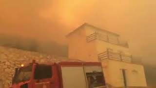 GRECIA terrificanti incendi nellisola di Zacinto turisti in fuga [upl. by Eniluqaj722]