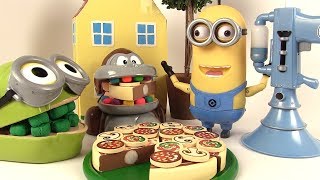 Shrek et le Singe Mangent de la Pizza en bois à découper avec le Minion Parlant [upl. by Chimene]