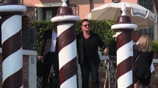 Bono Vox arriva a Venezia per le nozze di George Clooney [upl. by Naloj]