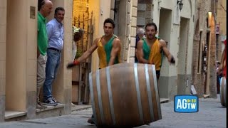 La corsa delle botti a Montepulciano in migliaia in piazza [upl. by Atinek68]