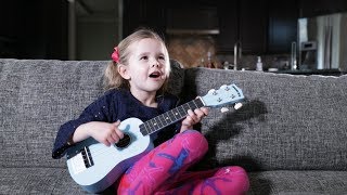 TWINKLE TWINKLE LITTLE STAR  5YearOld Claires First Song on Ukulele [upl. by Kendra]