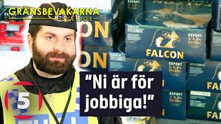 Resenärer kan inte förklara varför de har ofantligt mycket sprit  Gränsbevakarna Sverige  Kanal 5 [upl. by Margareta]