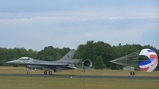 Luchtmachtdagen 2014 in GilzeRijen F16 land met parachute [upl. by Campy]